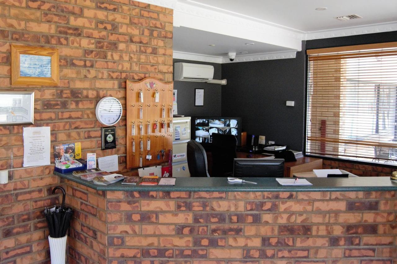 Civic Motor Inn Cowra Exteriér fotografie